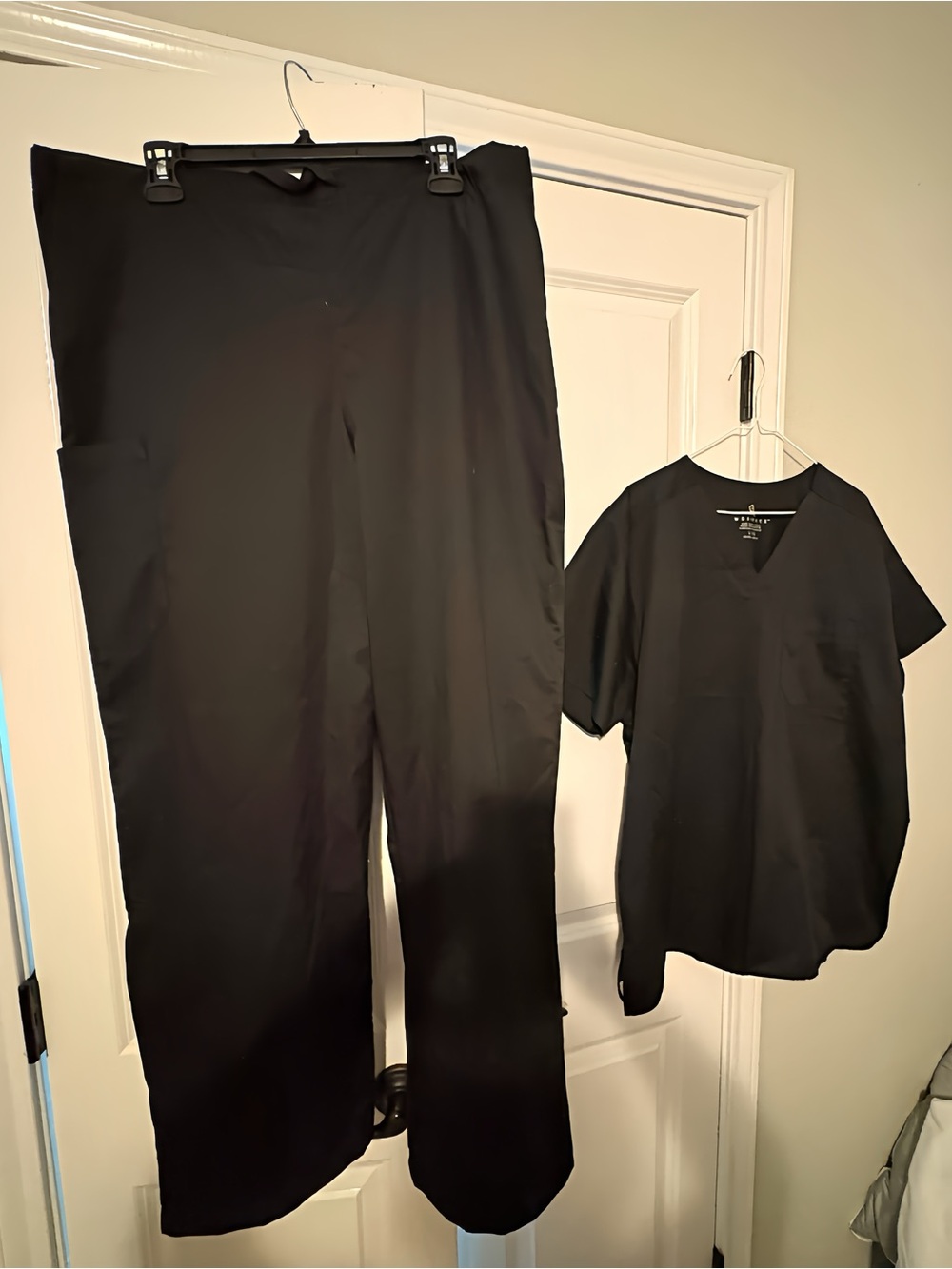 WonderWink Women's Black Straight-Leg Scrub Set - Black